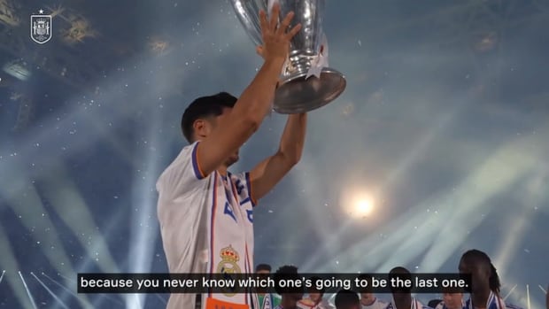 Luis Enrique jokes with Asensio: 'Only three Champions League titles?'